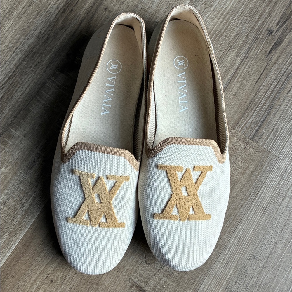 Vivaia Cream & Tan Embroidered Loafers